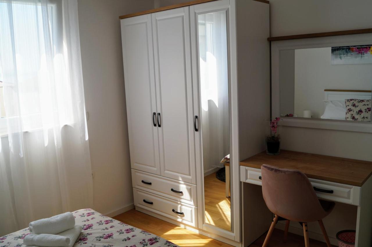 Apartment Ivona With Beautiful Seaview Makarska Exterior foto