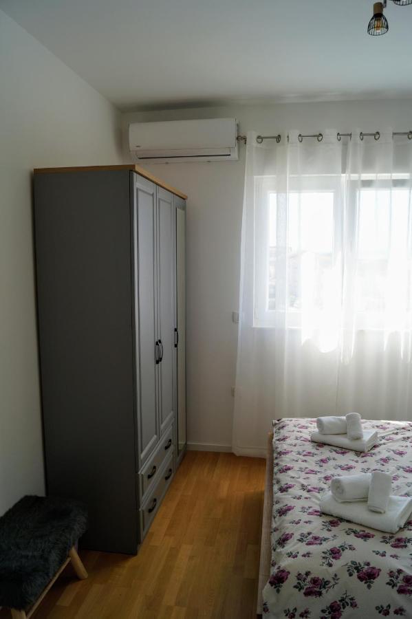 Apartment Ivona With Beautiful Seaview Makarska Exterior foto