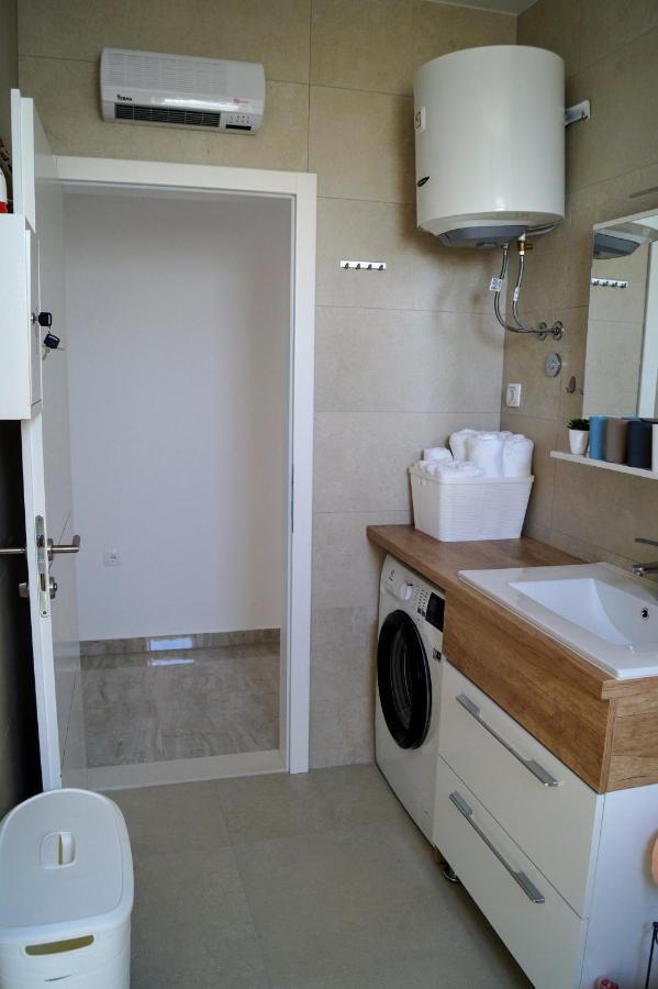 Apartment Ivona With Beautiful Seaview Makarska Exterior foto