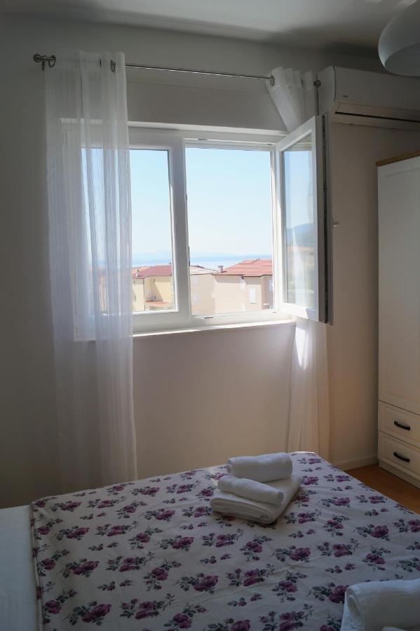 Apartment Ivona With Beautiful Seaview Makarska Exterior foto